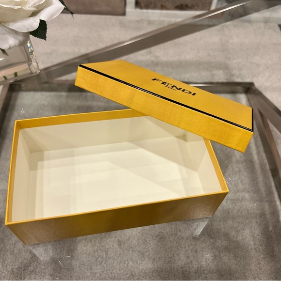Small Fendi Gift Box - Picture 6 of 10